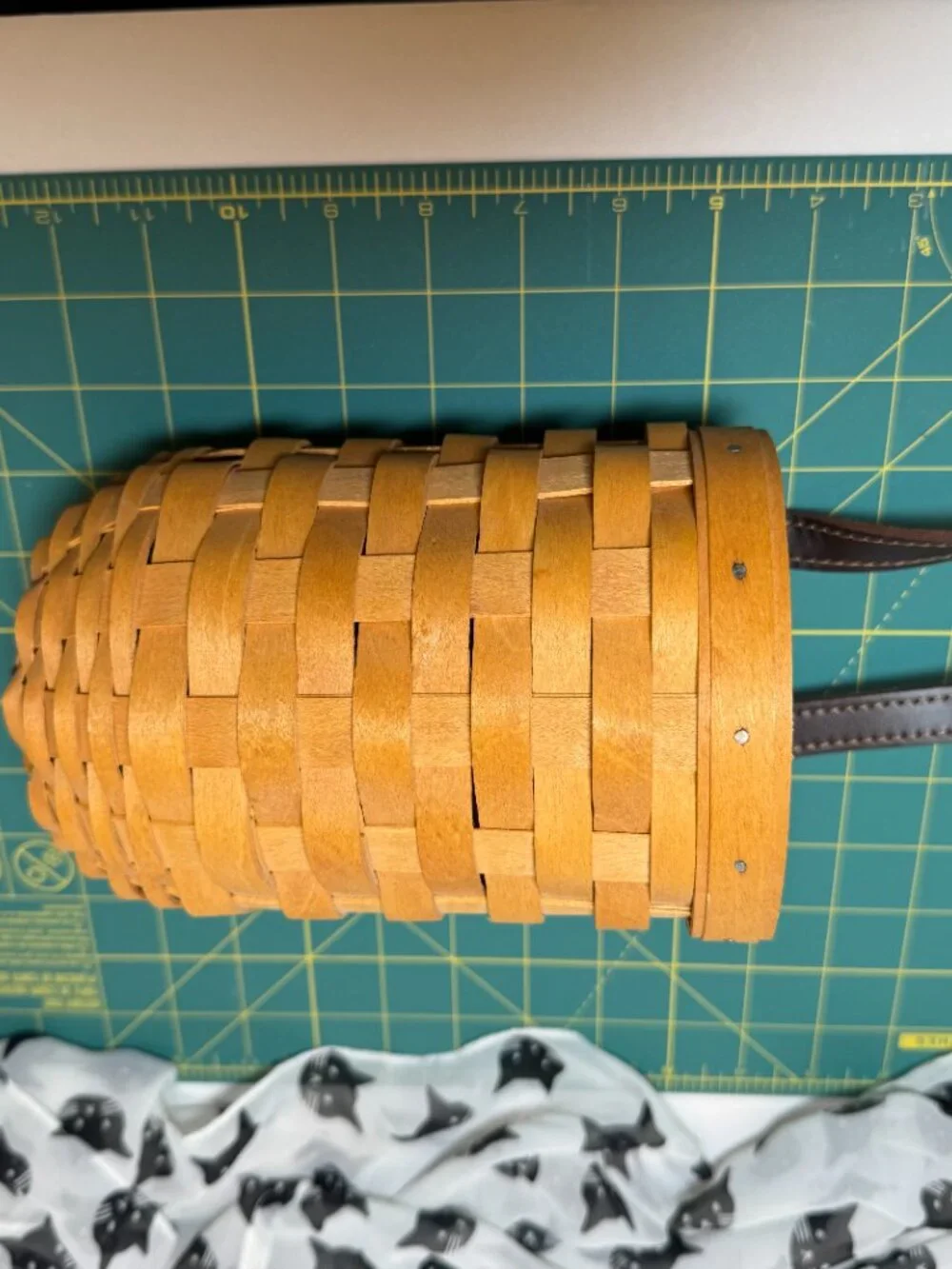 2001 Unused Small Gatehouse Longaberger Basket Handwoven Leather Loop 11751
